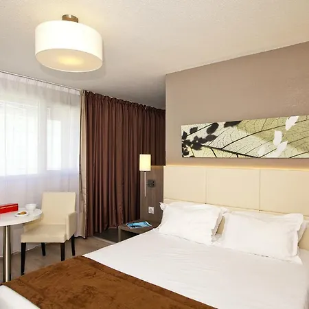 Séjours&affaires Grande Arche Apartahotel Courbevoie