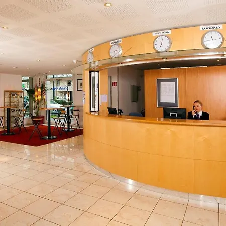 Sejours & Affaires Grande Arche Aparthotel 2*