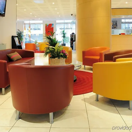 Séjours&affaires Grande Arche Apartahotel 2*