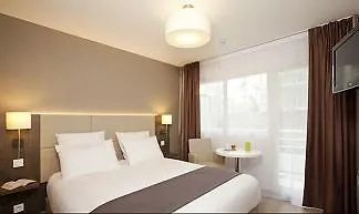 Sejours & Affaires Grande Arche Aparthotel